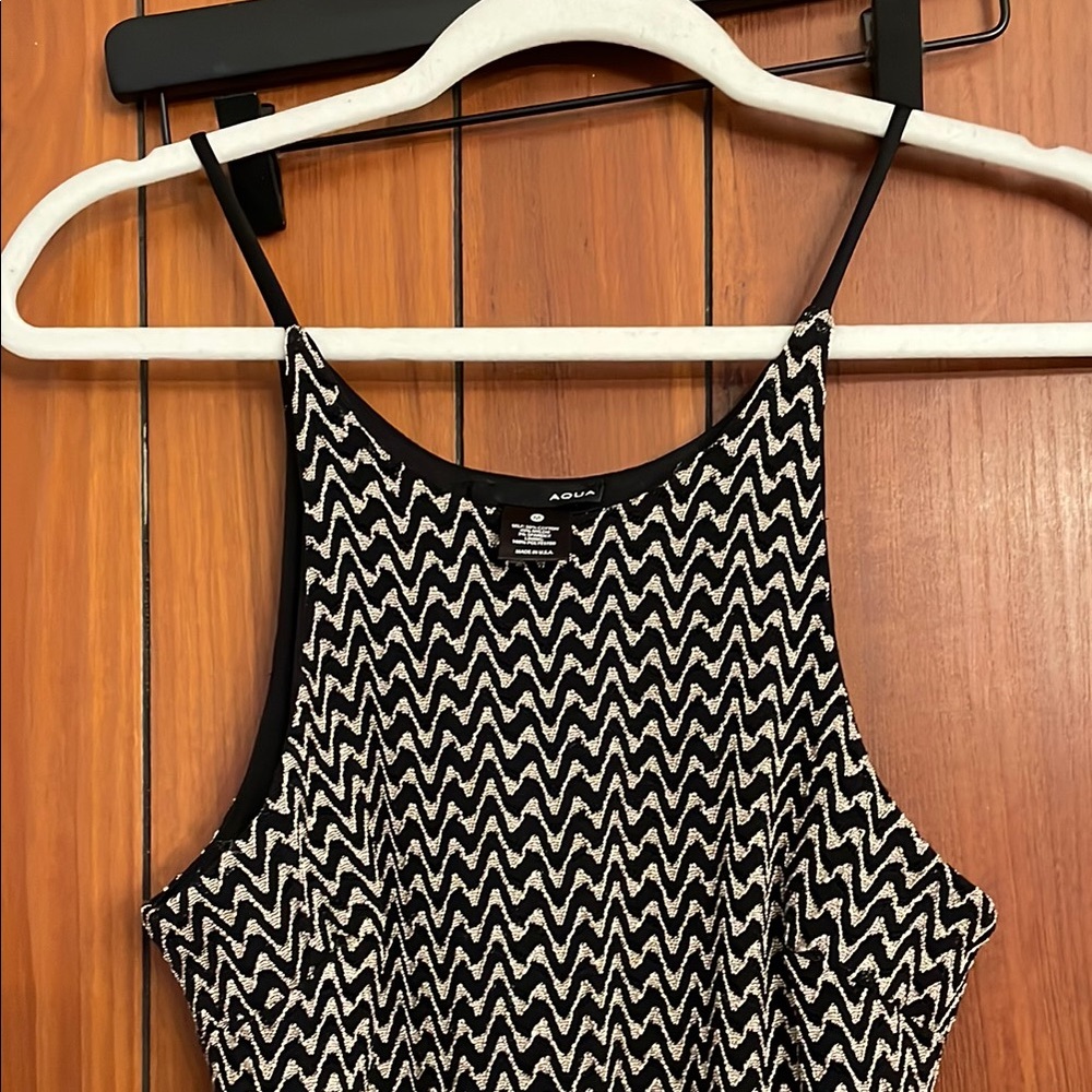 Black and Metallic Fitted Chevron Halter Dress - Picture 4 of 5